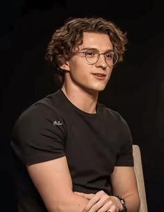 Tom Holland HD Pictures